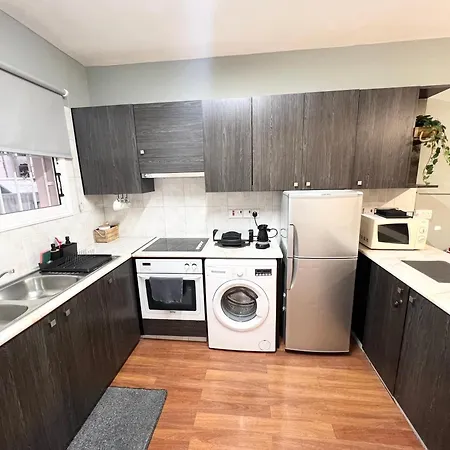 212 Apartment, A 2-bedroom Escape Apartament *