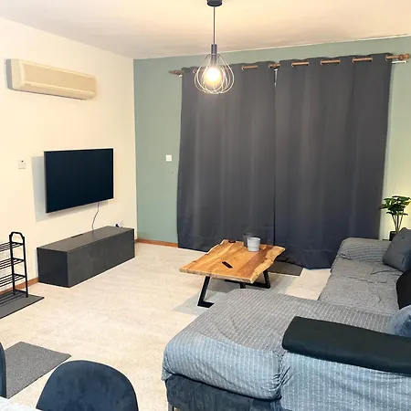 212 Apartment, A 2-bedroom Escape Πάφος
